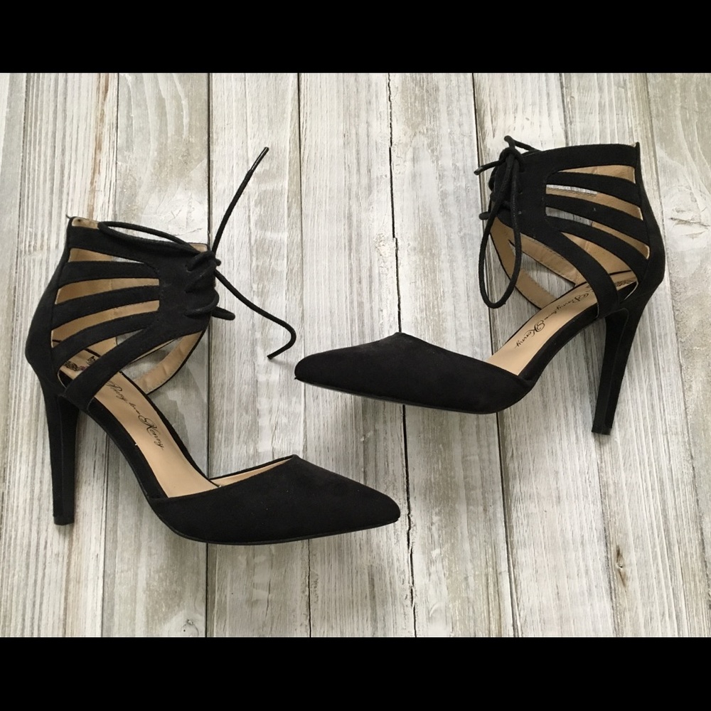 Penny loves Kenny Black heels